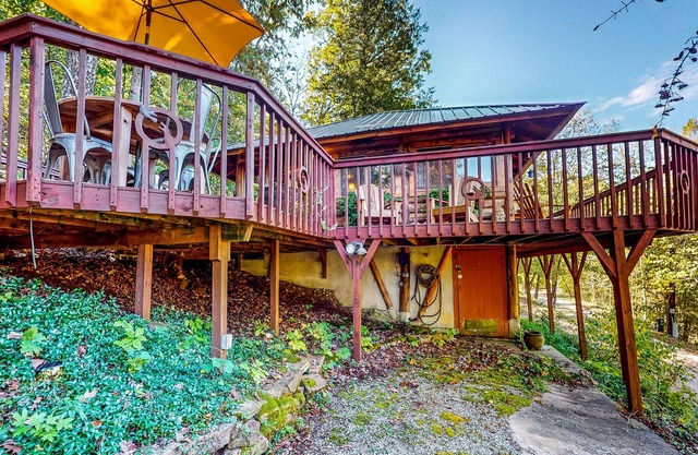 Authentic Lake Lucerne cabin with wrap-around deck, grill, wood stove, views