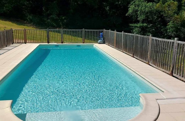 Authentic little Périgord house with saltwater swimming pool on the outskirts of SARLAT