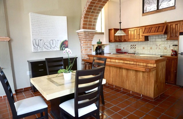 Authentic Local Stay – Near Old Town, Local Eateries & Beaches - Private Rooftop