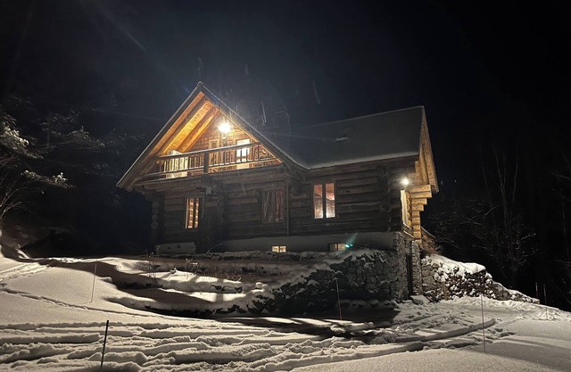 Authentic log cabin in Littleton, NH