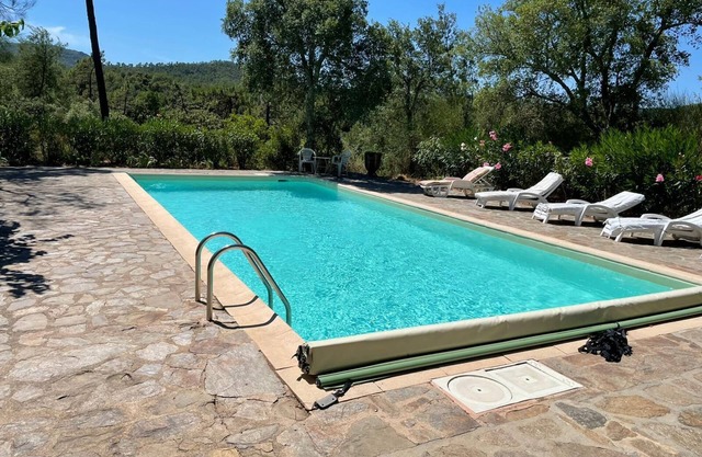 Authentic southern villa with large swimming pool - 1 hectare of land