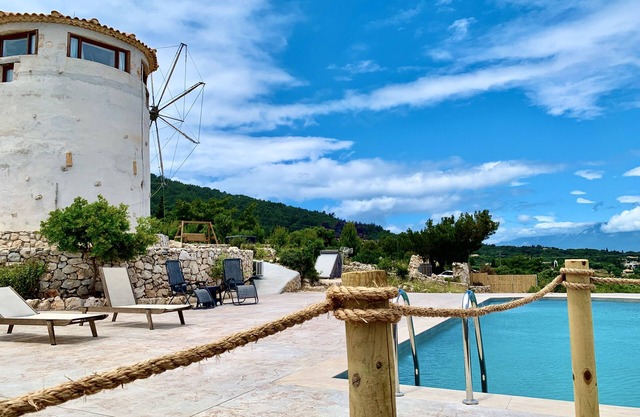 Authentic windmill villa , stunning sea view , live sunrise near the Shipwreck.