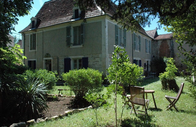 Authentique gite Côté Jardin at Domaine Le Nid des Oiseaux in charming village.
