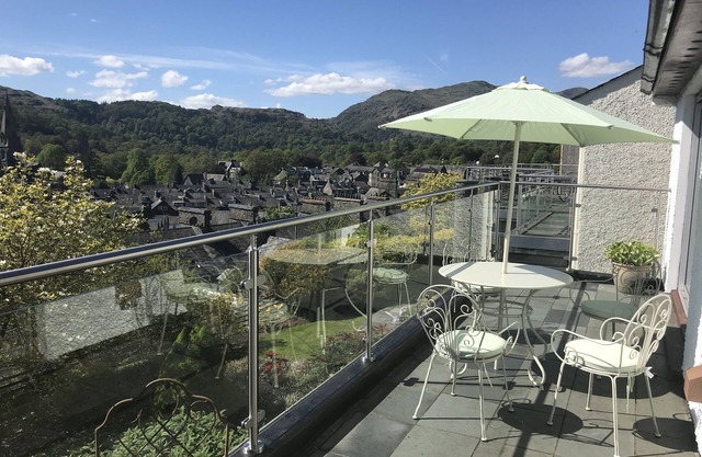 Autumn weeks !Ambleside Sleep 6 Balcony Mountain ViewsPoolSpa GardenEasy Parking