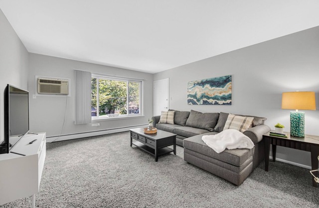 AVAIL 9/21 - 1 bed/1 bath downtown Crown Point