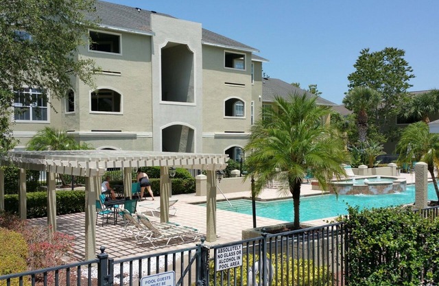 Avalon Palm, 2 Bed 2 Bath Clearwater Vacation Condo.