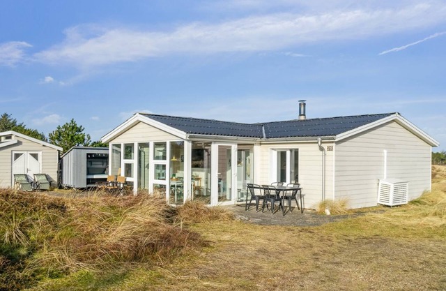 "Avelin" - 800m from the sea by Interhome