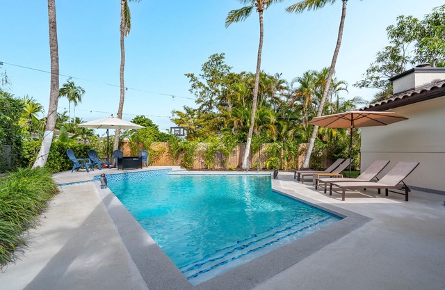 Aventura Lux-5 Bedrms-4 Baths-Heated Pool-for 10