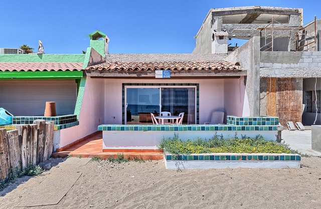 Aventura: Mirador beachfront condo, close to bars, restaurants, & Malecon