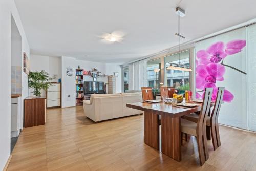 Avío, 1 Bedroom, in the city center, Garage, Terrace