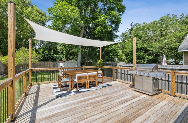 Avondale Deckhouse: Walk/Bike to Shops & Eats