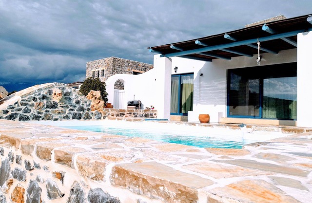 Avra Suite Stelani Villas & Suites