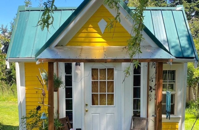 Award Winning Adorable Tiny House Dry Cabin