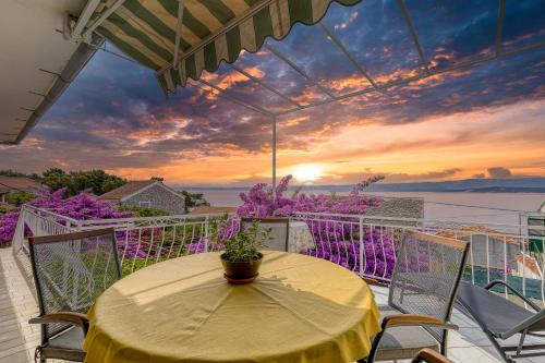 Award winning Garden Apartment with large Terrace and amazing Seaview