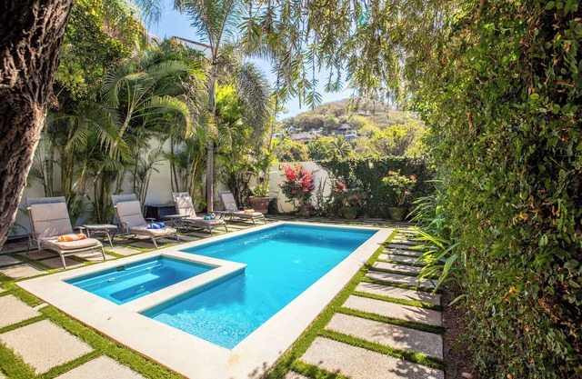 Award Winning Luxury Villa - North Beach, Pool, Hot Tub - Sept-Oct Special!