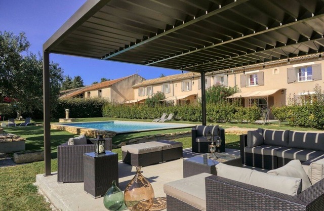 Away from the hustle and bustle, set down your suitcases in this Mas de Charme tourism property.