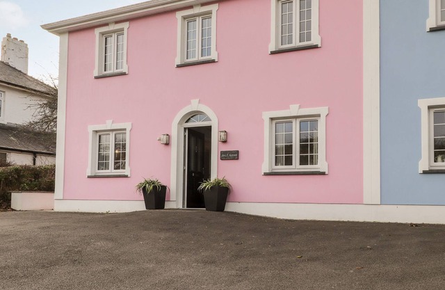 AWEL AERON, family friendly, character holiday cottage in Aberaeron