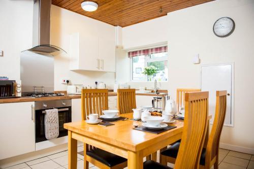 Awel Taf- Central cottage ideal for families, with parking