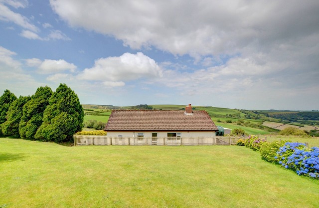 Awel y Grug - Three Bedroom House, Sleeps 5