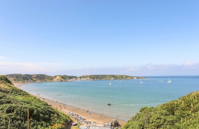 AWEL Y MOR, pet friendly, character holiday cottage in Morfa Nefyn