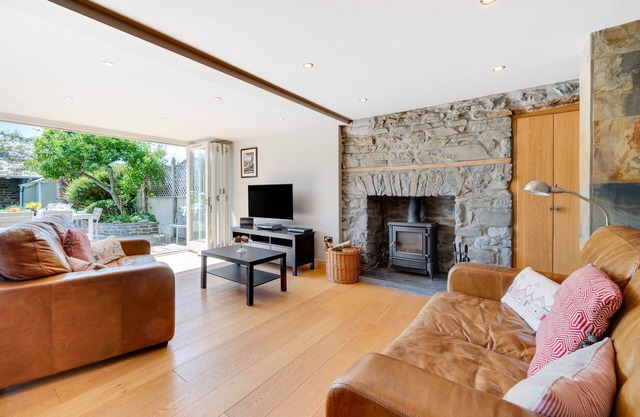 Awelon y Mor - Three Bedroom House, Sleeps 6
