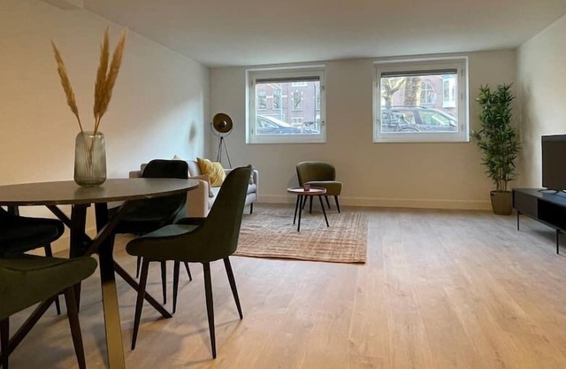 Awesome 1 Bedroom Serviced Apartment 54m2 -MNLA-