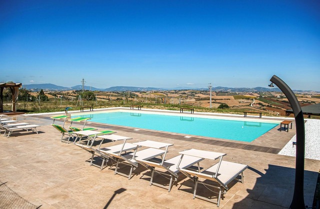 Awesome apartment in Terre Roveresche