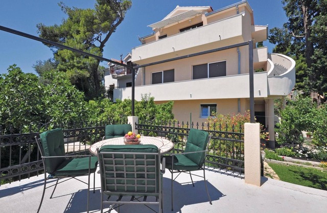 Awesome apartment in Kastel Gomilica