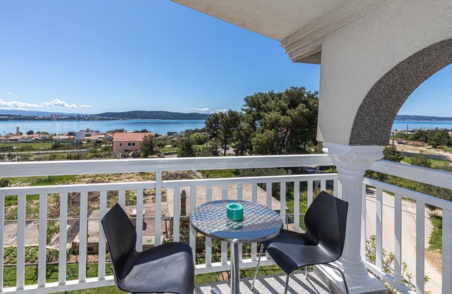 Awesome apartment in Kastel Sucurac