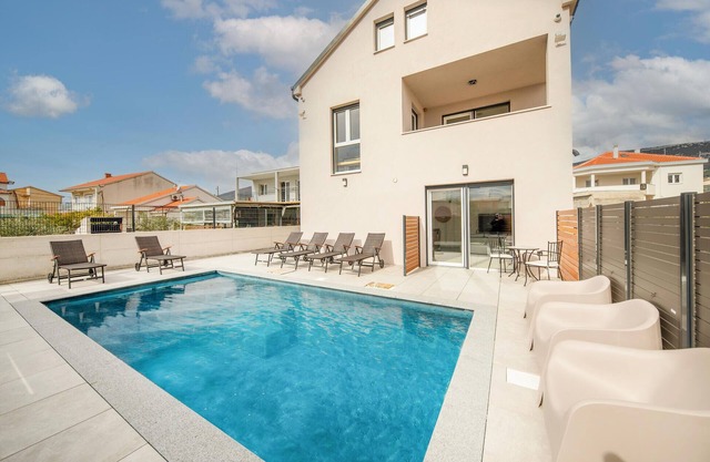 Awesome apartment in Kastel Novi