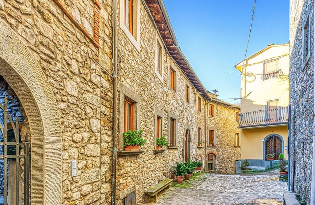 Awesome apartment in Gioviano -LU-
