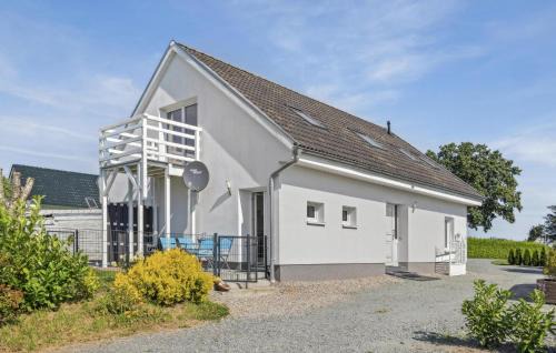 Awesome Apartment In Ahrenshagen-Daskow