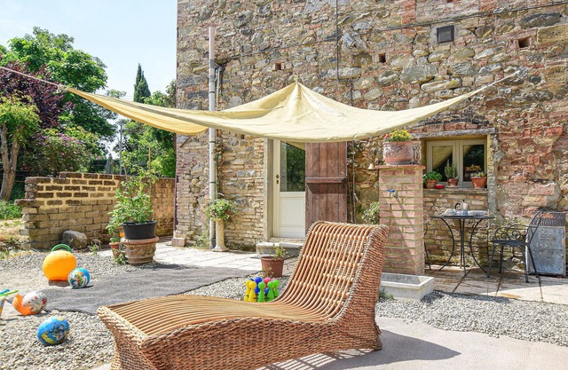 Awesome apartment in Chianni with WiFi