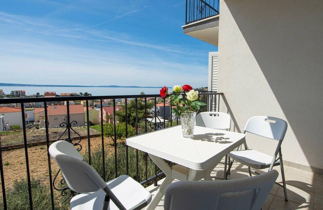 Awesome apartment in Podstrana