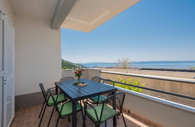 Awesome apartment in Makarska