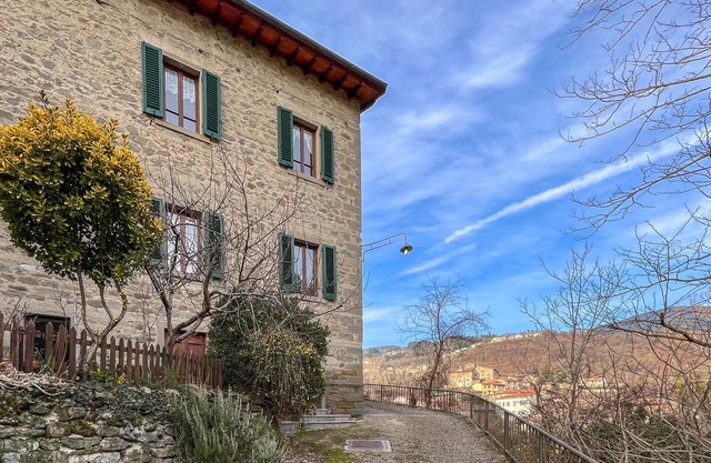Awesome apartment in Papiano with WiFi