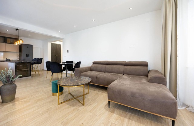Awesome apartment in Split with WiFi