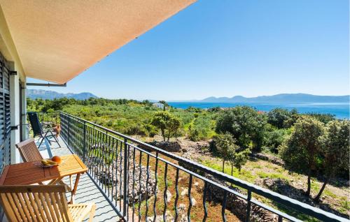 Awesome Apartment In Sucuraj With Wifi