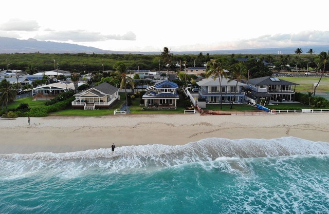 Awesome Beach Yard! Click "Contact Us" button to discuss your Dates & Pricing.