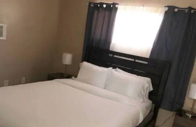 Awesome & Cool Unit Located in Central Tucson!