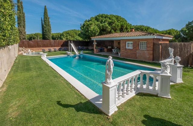 Awesome home in St Andreu d.Llavaneres
