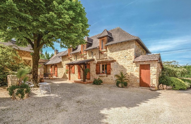 Awesome home in Terrasspn-Lavilledieu