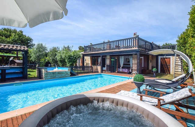 Awesome home in Civitanova Marche -MC-