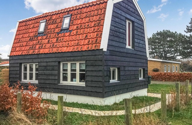 Awesome home in Egmond aan der Hoef