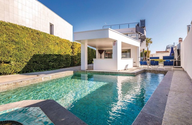 Awesome home in Sant Pere Pescador