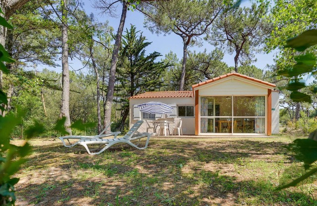 Awesome home in La Faute sur mer