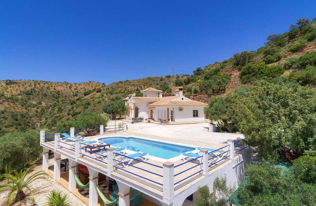 Awesome home in Almogia