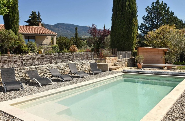 Awesome home in Bédoin