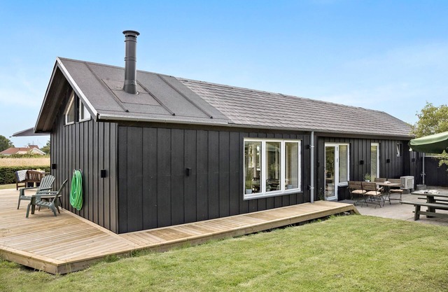 Awesome home in Bogense with WiFi