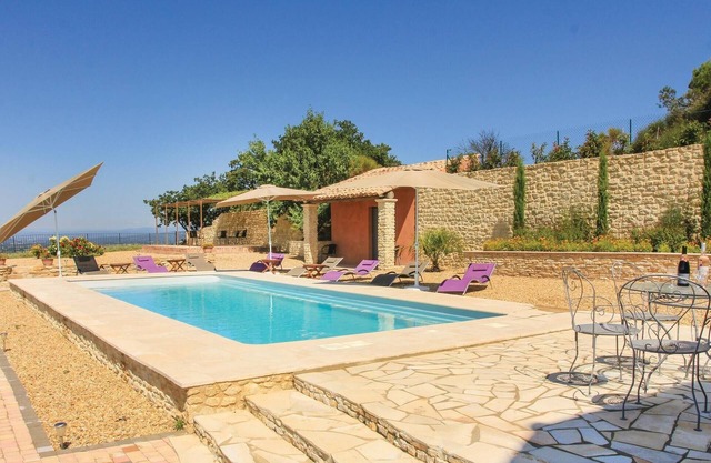 Awesome home in Cairanne